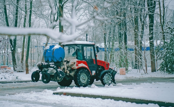 Москва готовится к снегопаду, возможен гололёд Москва готовится к снегопаду, возможен гололёд