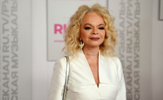 Чес Долиной и звезды на фронте для бойцов - два полюса шоу-бизнеса в тяжелое военное время России