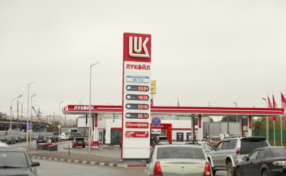 После резкого подорожания бензин пошёл вниз: в каких регионах цены на топливо снизились больше всего После резкого подорожания бензин пошёл вниз: в каких регионах цены на топливо снизились больше всего